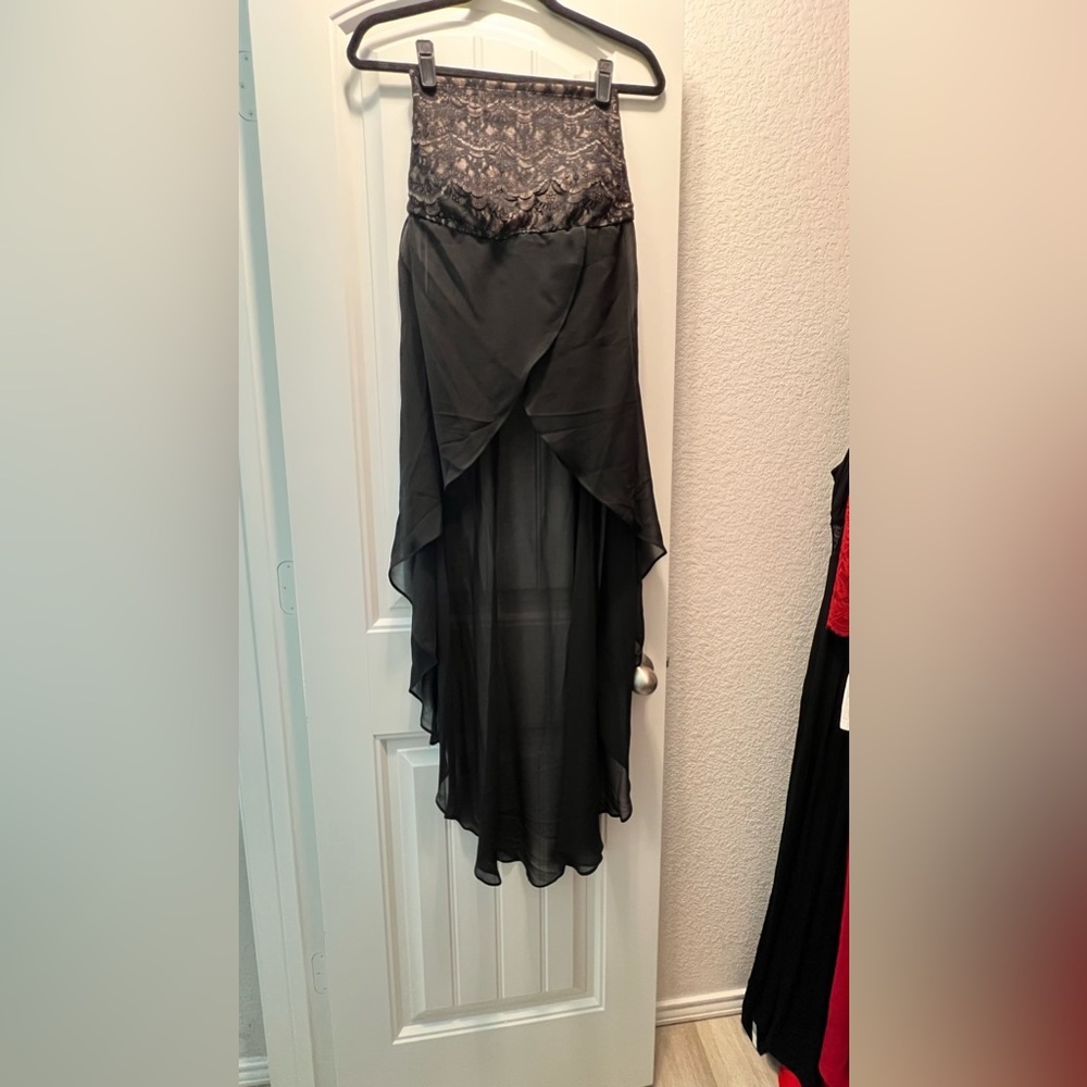 Strapless top.
